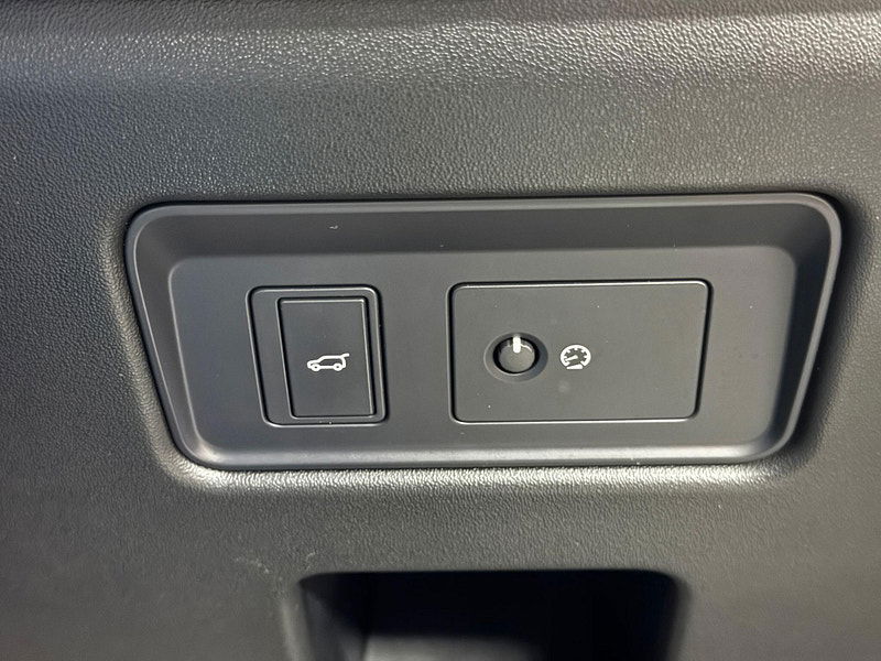 Land Rover DISCOVERY 3.0 SD V6 HSE Luxury Auto 4WD Euro 6 (s/s) 5dr 5dr Automatic 2025