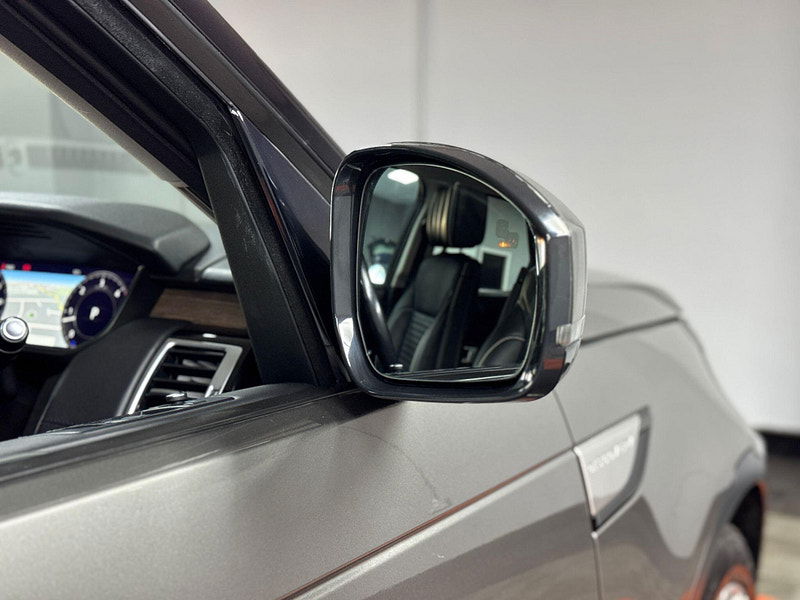 Land Rover DISCOVERY 3.0 SD V6 HSE Luxury Auto 4WD Euro 6 (s/s) 5dr 5dr Automatic 2025