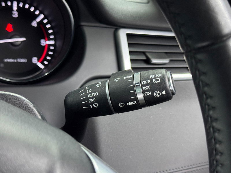 Land Rover Discovery Sport 2.2 SD4 SE Tech 4WD Euro 5 (s/s) 5dr 5dr Manual 2025