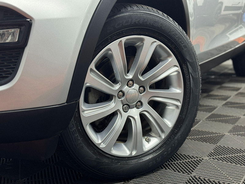 Land Rover Discovery Sport 2.2 SD4 SE Tech 4WD Euro 5 (s/s) 5dr 5dr Manual 2025