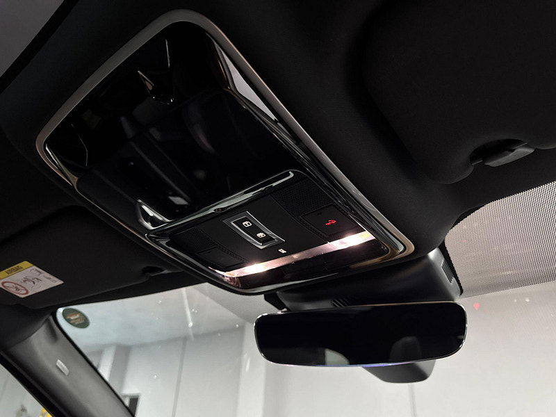 Land Rover Range Rover Velar 3.0 SD6 V6 R-Dynamic HSE Auto 4WD Euro 6 (s/s) 5dr 5dr Automatic 2025