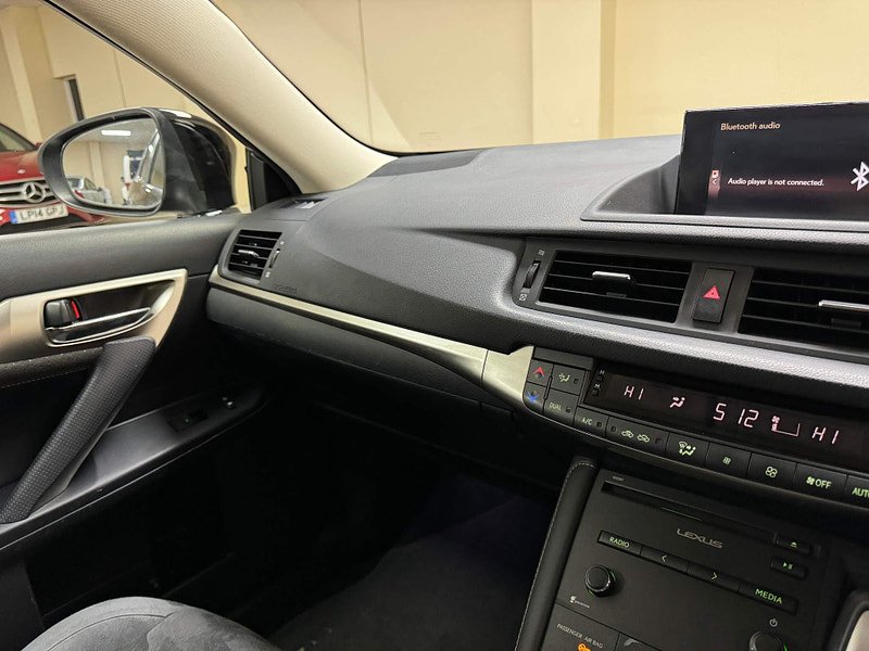 Lexus CT 200h 1.8 Advance CVT Euro 6 (s/s) 5dr 5dr Automatic 2024
