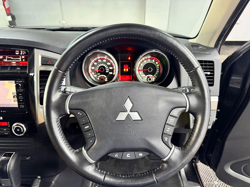 Mitsubishi Shogun 3.2 DI-DC SG3 Auto 4WD Euro 6 5dr LWB 5dr Automatic 2025
