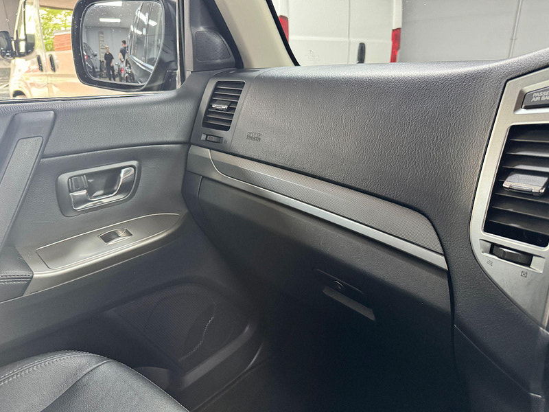 Mitsubishi Shogun 3.2 DI-DC SG3 Auto 4WD Euro 6 5dr LWB 5dr Automatic 2025
