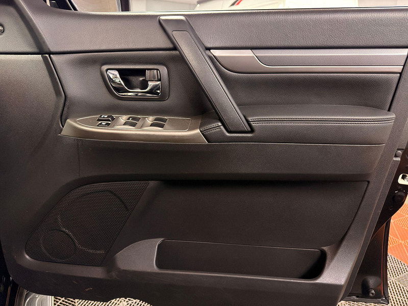 Mitsubishi Shogun 3.2 DI-DC SG3 Auto 4WD Euro 6 5dr LWB 5dr Automatic 2026