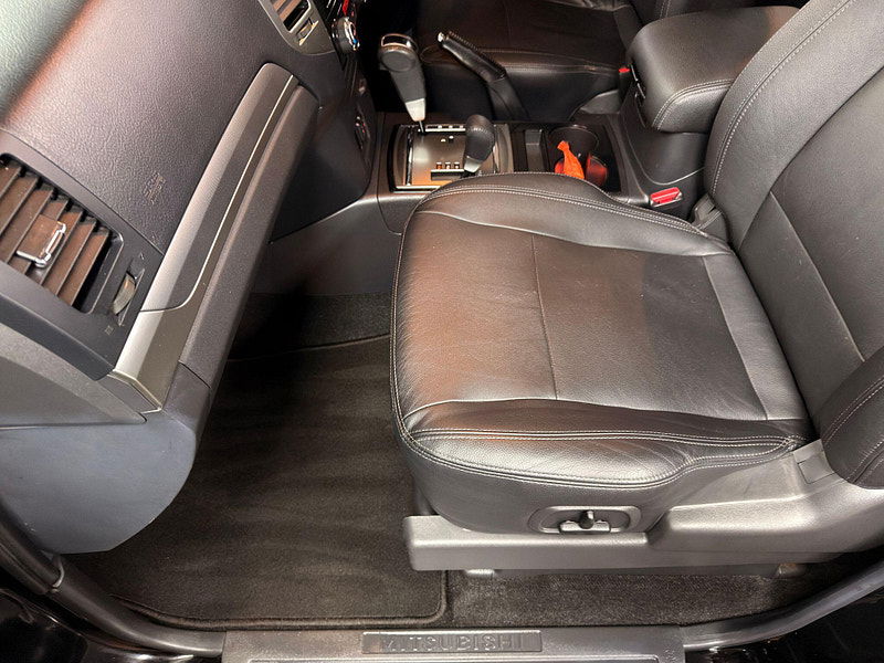 Mitsubishi Shogun 3.2 DI-DC SG3 Auto 4WD Euro 6 5dr LWB 5dr Automatic 2026