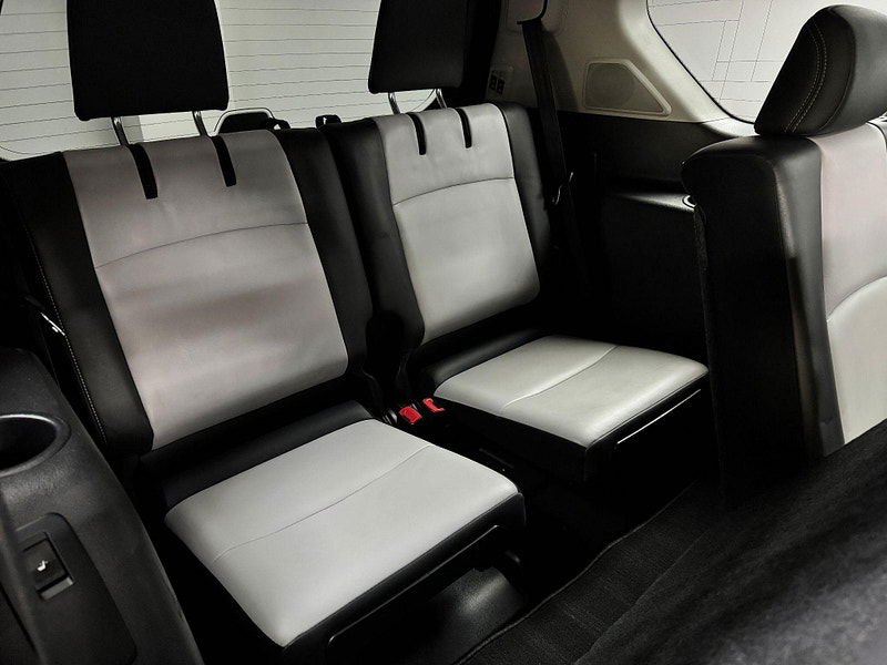 Toyota Land Cruiser 3.0 D-4D Invincible Auto 4WD Euro 5 5dr (7 Seats) 5dr Automatic 2025