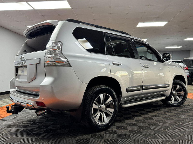 Toyota Land Cruiser 3.0 D-4D Invincible Auto 4WD Euro 5 5dr (7 Seats) 5dr Automatic 2025