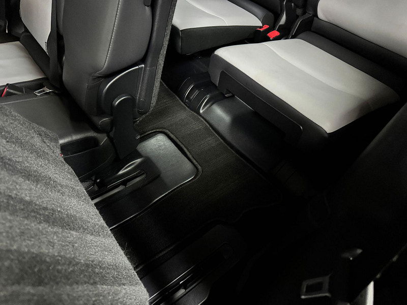 Toyota Land Cruiser 3.0 D-4D Invincible Auto 4WD Euro 5 5dr (7 Seats) 5dr Automatic 2025