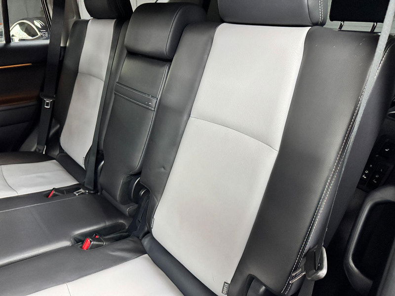 Toyota Land Cruiser 3.0 D-4D Invincible Auto 4WD Euro 5 5dr (7 Seats) 5dr Automatic 2025