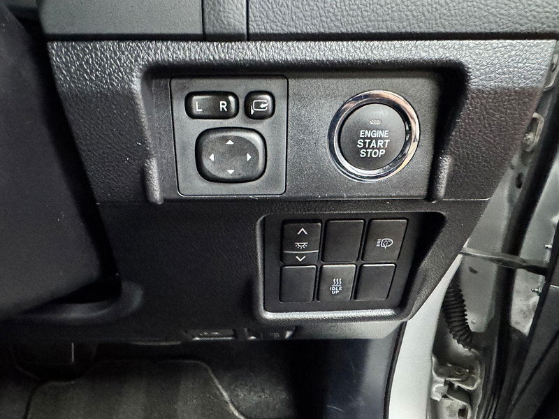 Toyota Land Cruiser 3.0 D-4D Invincible Auto 4WD Euro 5 5dr (7 Seats) 5dr Automatic 2025