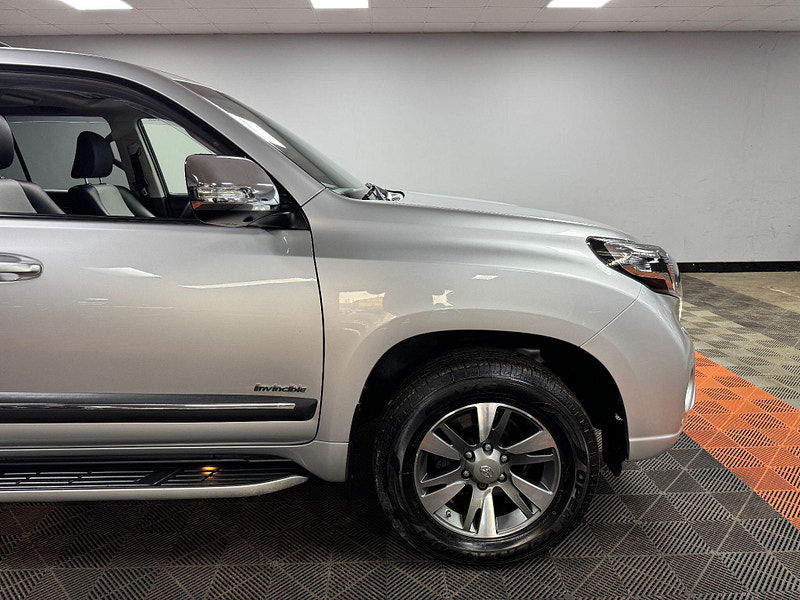 Toyota Land Cruiser 3.0 D-4D Invincible Auto 4WD Euro 5 5dr (7 Seats) 5dr Automatic 2025