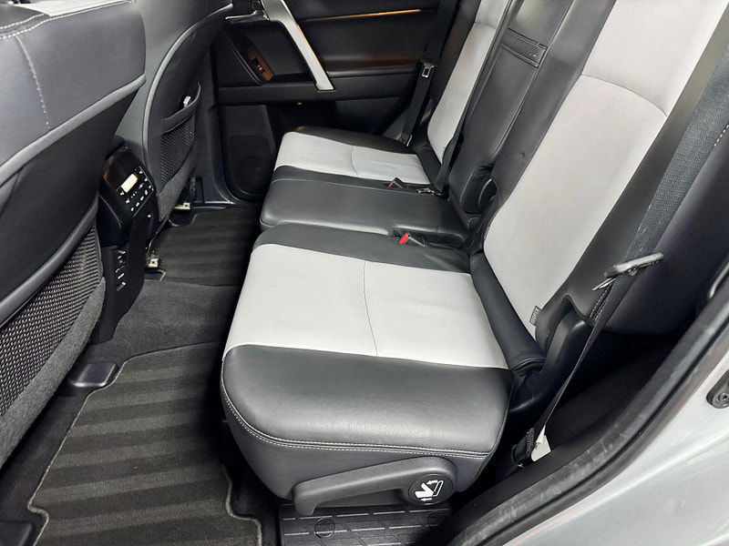 Toyota Land Cruiser 3.0 D-4D Invincible Auto 4WD Euro 5 5dr (7 Seats) 5dr Automatic 2025