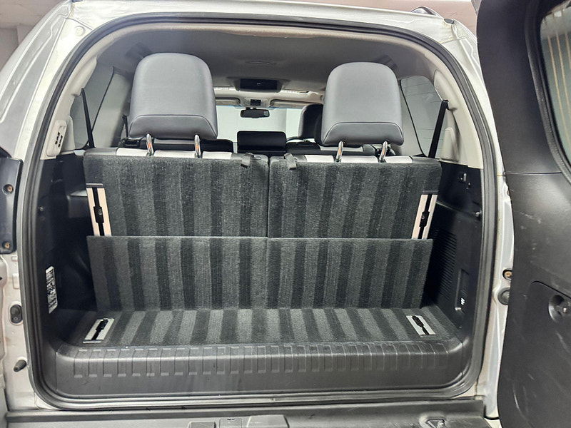 Toyota Land Cruiser 3.0 D-4D Invincible Auto 4WD Euro 5 5dr (7 Seats) 5dr Automatic 2025