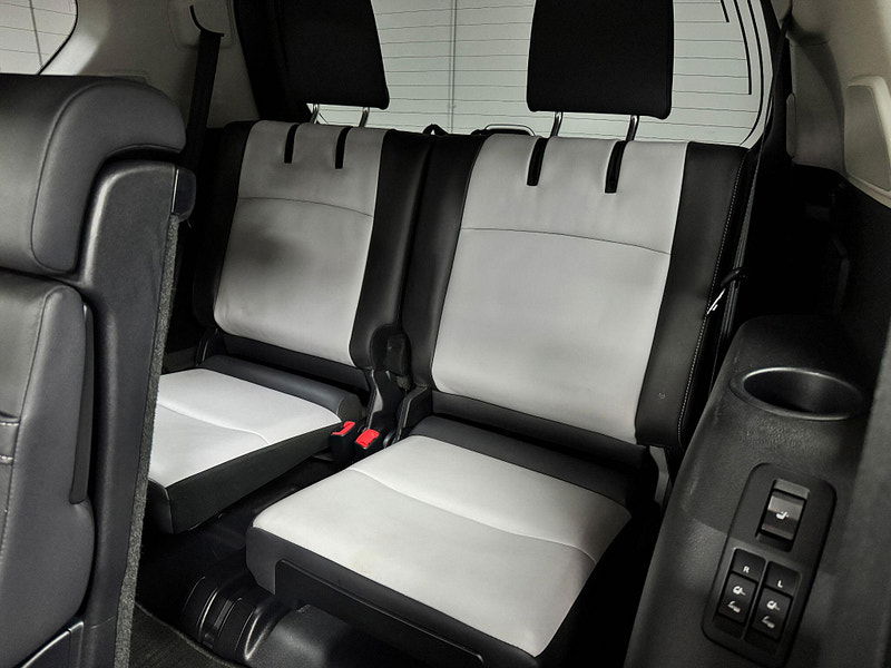 Toyota Land Cruiser 3.0 D-4D Invincible Auto 4WD Euro 5 5dr (7 Seats) 5dr Automatic 2025