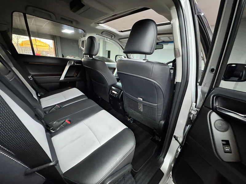 Toyota Land Cruiser 3.0 D-4D Invincible Auto 4WD Euro 5 5dr (7 Seats) 5dr Automatic 2025