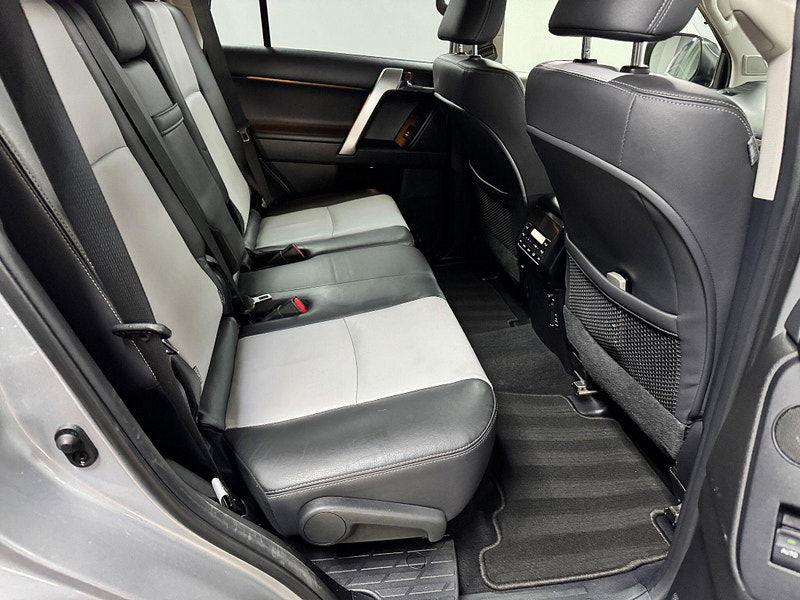 Toyota Land Cruiser 3.0 D-4D Invincible Auto 4WD Euro 5 5dr (7 Seats) 5dr Automatic 2025