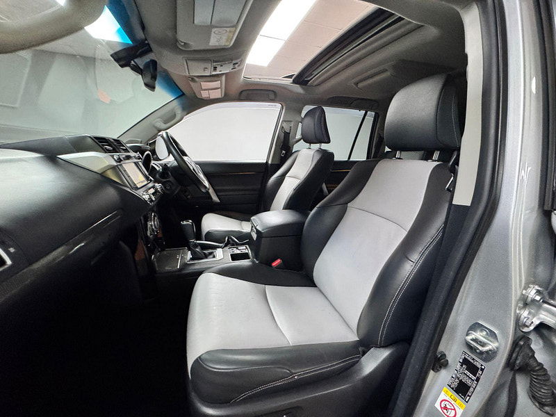 Toyota Land Cruiser 3.0 D-4D Invincible Auto 4WD Euro 5 5dr (7 Seats) 5dr Automatic 2025