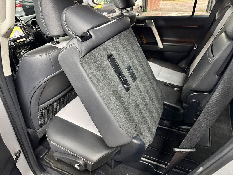 Toyota Land Cruiser 3.0 D-4D Invincible Auto 4WD Euro 5 5dr (7 Seats) 5dr Automatic 2025