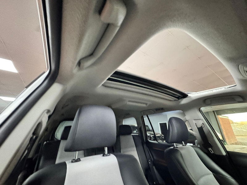 Toyota Land Cruiser 3.0 D-4D Invincible Auto 4WD Euro 5 5dr (7 Seats) 5dr Automatic 2025