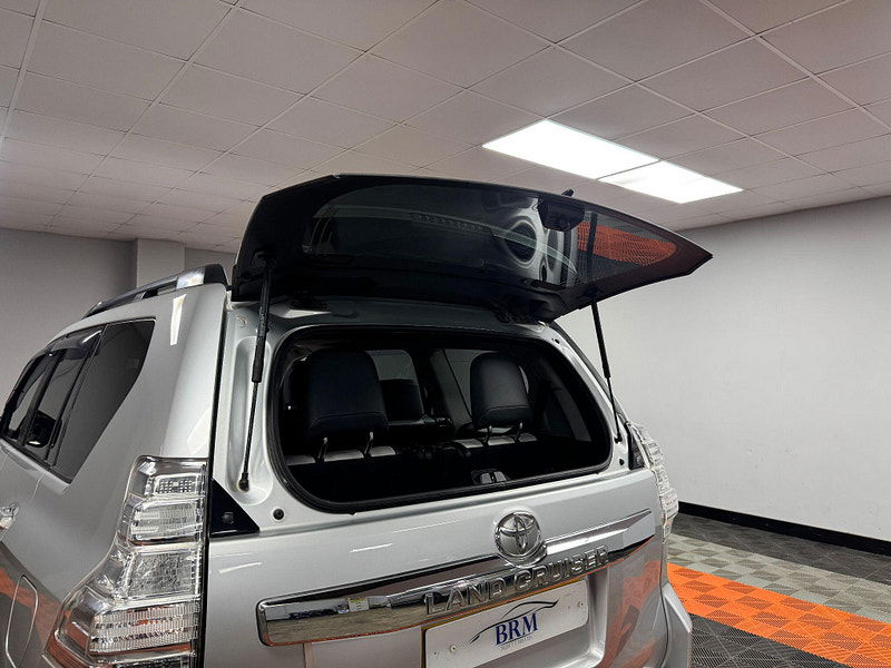 Toyota Land Cruiser 3.0 D-4D Invincible Auto 4WD Euro 5 5dr (7 Seats) 5dr Automatic 2025