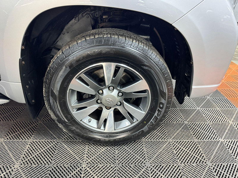 Toyota Land Cruiser 3.0 D-4D Invincible Auto 4WD Euro 5 5dr (7 Seats) 5dr Automatic 2025