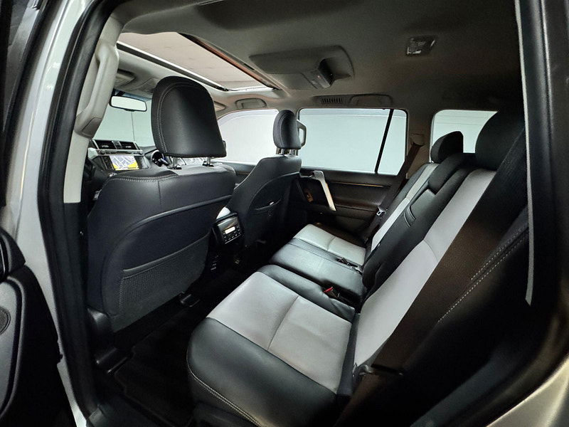 Toyota Land Cruiser 3.0 D-4D Invincible Auto 4WD Euro 5 5dr (7 Seats) 5dr Automatic 2025