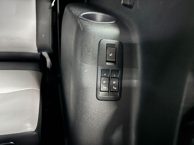 Toyota Land Cruiser 3.0 D-4D Invincible Auto 4WD Euro 5 5dr (7 Seats) 5dr Automatic 2025