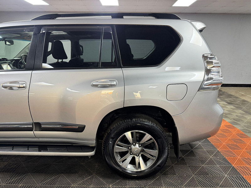Toyota Land Cruiser 3.0 D-4D Invincible Auto 4WD Euro 5 5dr (7 Seats) 5dr Automatic 2025