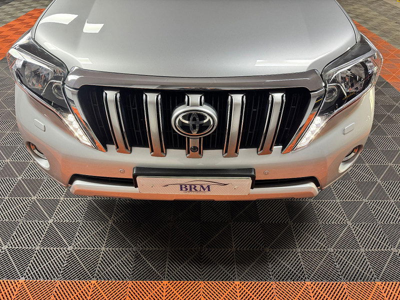 Toyota Land Cruiser 3.0 D-4D Invincible Auto 4WD Euro 5 5dr (7 Seats) 5dr Automatic 2025