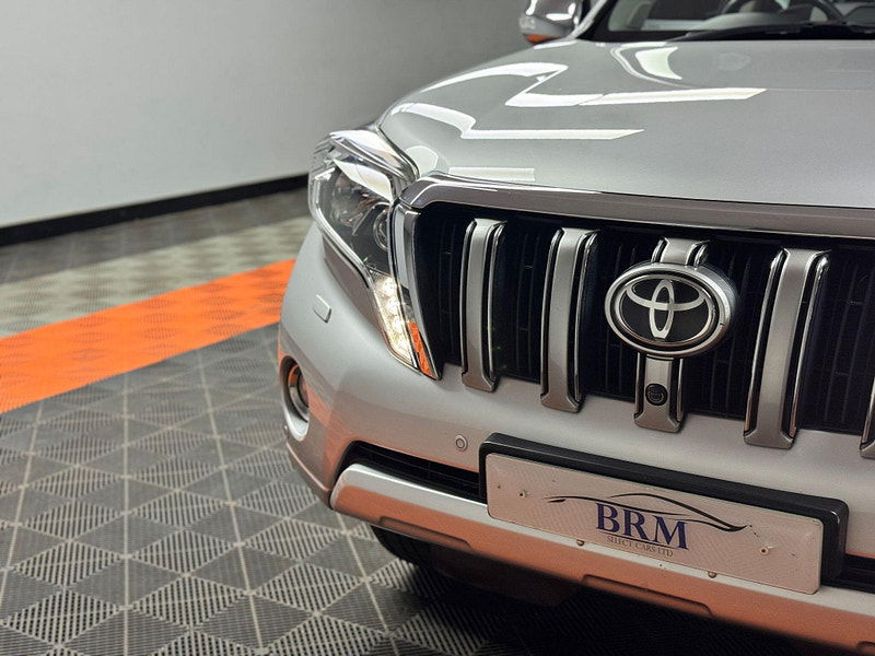 Toyota Land Cruiser 3.0 D-4D Invincible Auto 4WD Euro 5 5dr (7 Seats) 5dr Automatic 2025