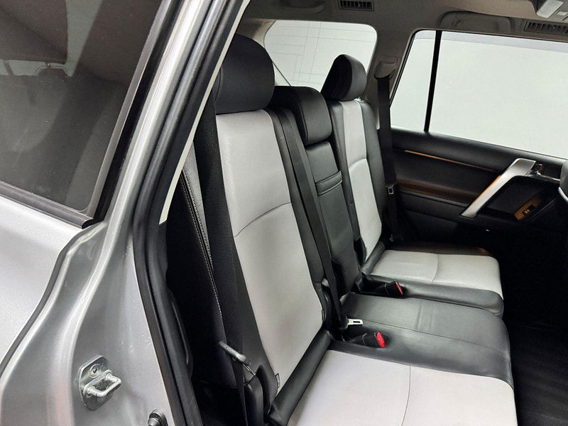 Toyota Land Cruiser 3.0 D-4D Invincible Auto 4WD Euro 5 5dr (7 Seats) 5dr Automatic 2025