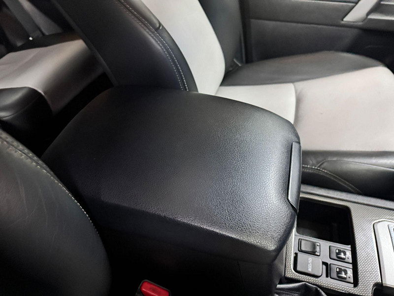 Toyota Land Cruiser 3.0 D-4D Invincible Auto 4WD Euro 5 5dr (7 Seats) 5dr Automatic 2025