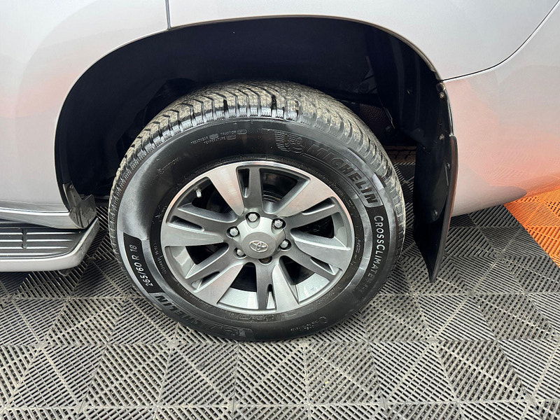 Toyota Land Cruiser 3.0 D-4D Invincible Auto 4WD Euro 5 5dr (7 Seats) 5dr Automatic 2025