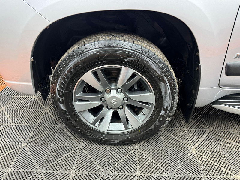 Toyota Land Cruiser 3.0 D-4D Invincible Auto 4WD Euro 5 5dr (7 Seats) 5dr Automatic 2025