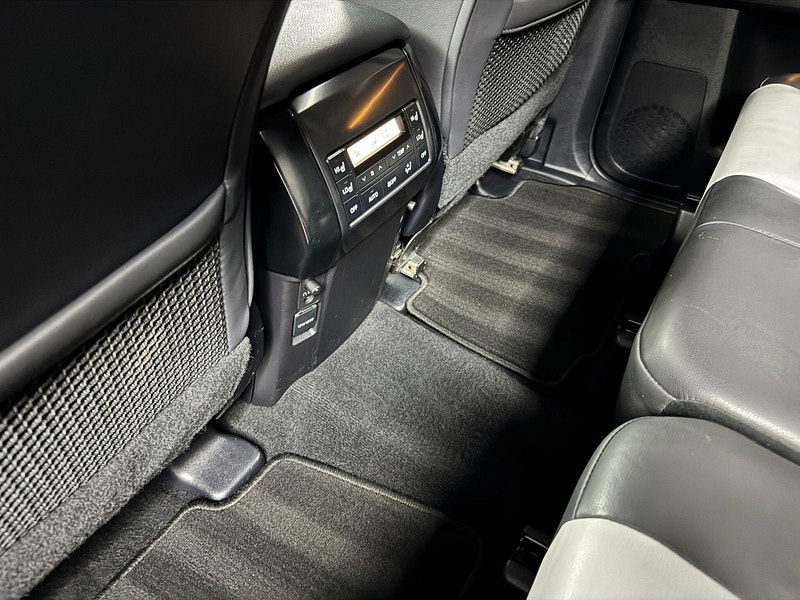 Toyota Land Cruiser 3.0 D-4D Invincible Auto 4WD Euro 5 5dr (7 Seats) 5dr Automatic 2025