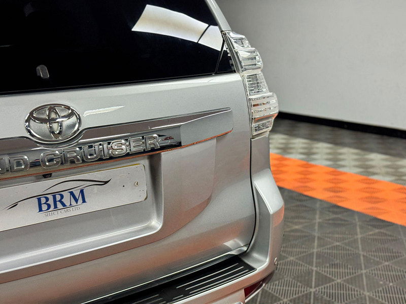 Toyota Land Cruiser 3.0 D-4D Invincible Auto 4WD Euro 5 5dr (7 Seats) 5dr Automatic 2025