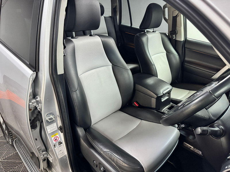 Toyota Land Cruiser 3.0 D-4D Invincible Auto 4WD Euro 5 5dr (7 Seats) 5dr Automatic 2025