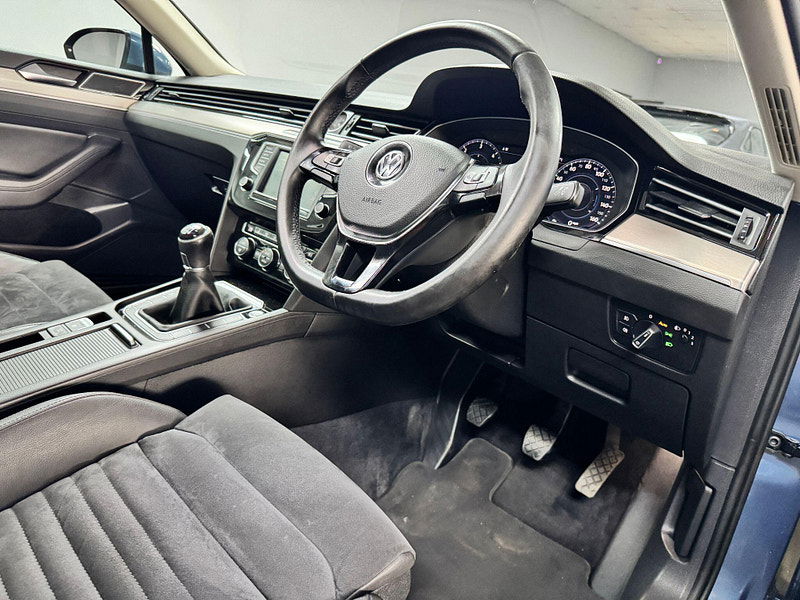 Volkswagen Passat 2.0 TDI GT Euro 6 (s/s) 4dr 4dr Manual 2025