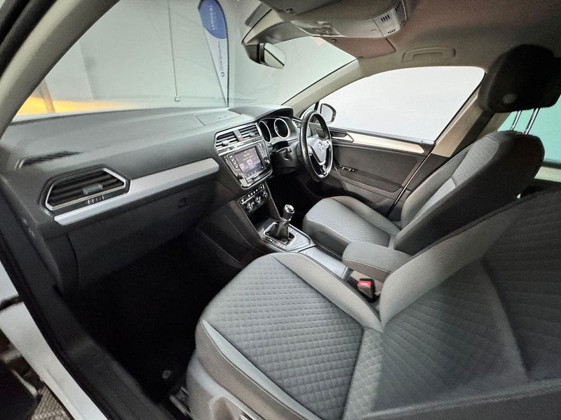 Volkswagen Tiguan 2.0 TDI BlueMotion Tech SE Euro 6 (s/s) 5dr 5dr Manual 2025