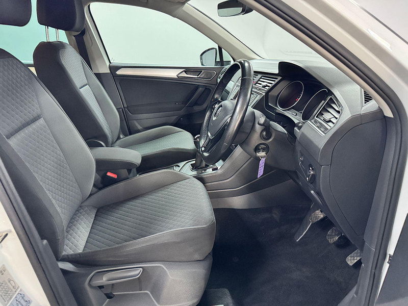 Volkswagen Tiguan 2.0 TDI BlueMotion Tech SE Euro 6 (s/s) 5dr 5dr Manual 2025