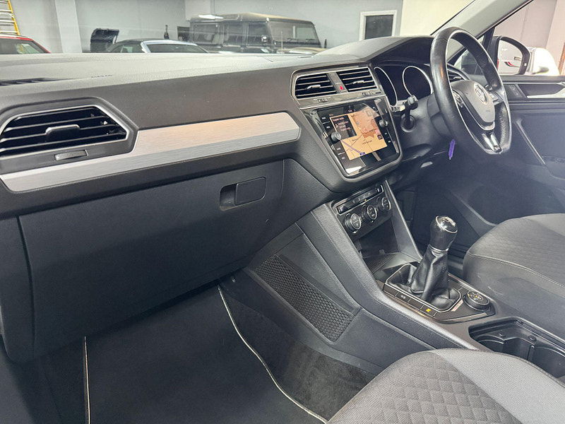 Volkswagen Tiguan 2.0 TDI SE Navigation 4Motion Euro 6 (s/s) 5dr 5dr Manual 2025