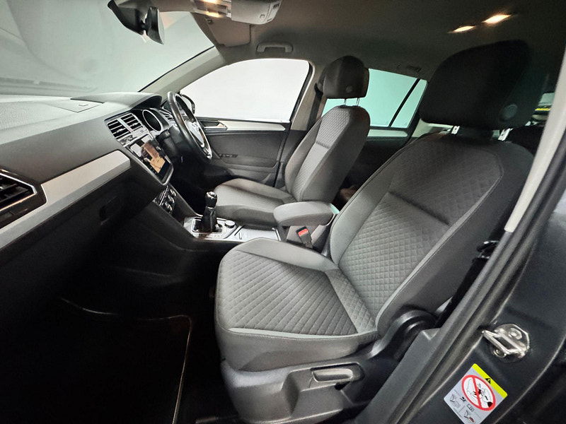 Volkswagen Tiguan 2.0 TDI SE Navigation 4Motion Euro 6 (s/s) 5dr 5dr Manual 2025