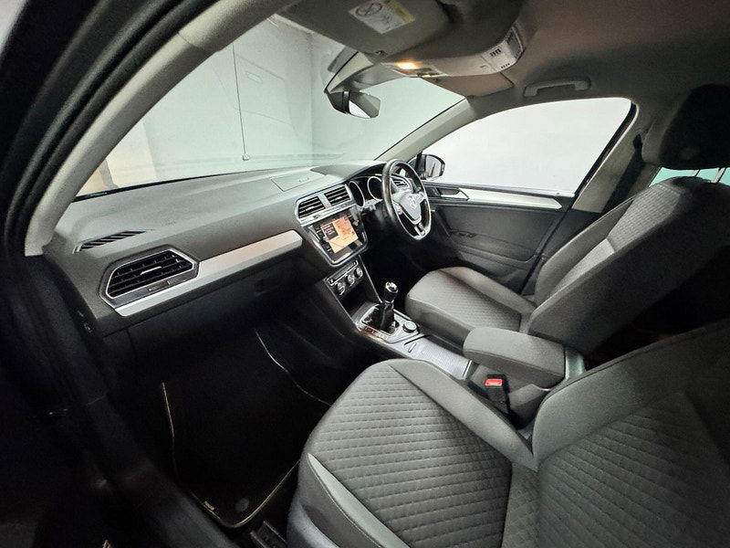 Volkswagen Tiguan 2.0 TDI SE Navigation 4Motion Euro 6 (s/s) 5dr 5dr Manual 2025