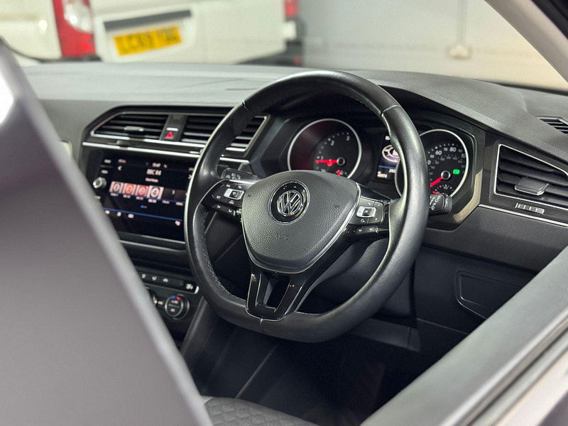 Volkswagen Tiguan 2.0 TDI SE Navigation DSG 4Motion Euro 6 (s/s) 5dr 5dr Automatic 2025