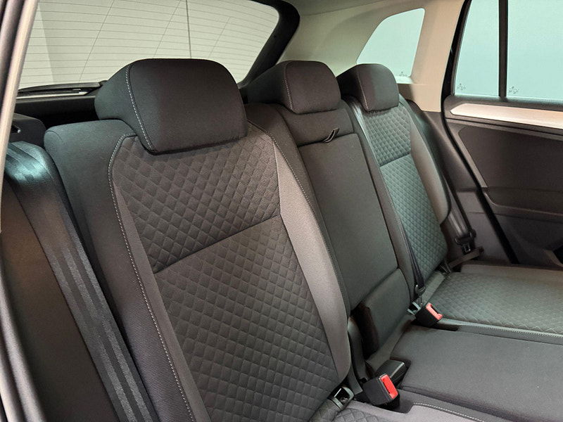 Volkswagen Tiguan 2.0 TDI SE Navigation DSG 4Motion Euro 6 (s/s) 5dr 5dr Automatic 2025