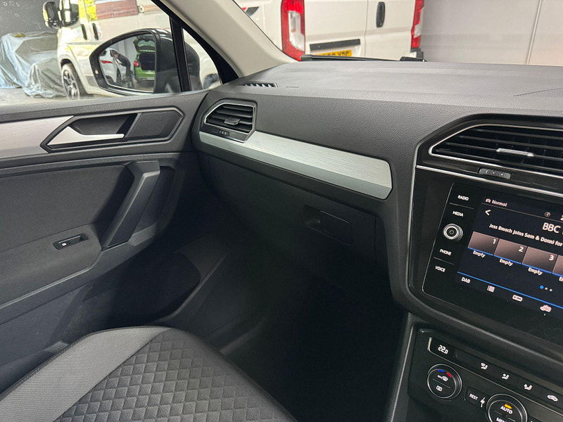 Volkswagen Tiguan 2.0 TDI SE Navigation DSG 4Motion Euro 6 (s/s) 5dr 5dr Automatic 2025