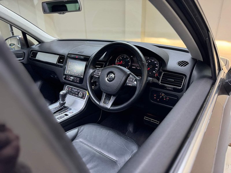 Volkswagen Touareg 3.0 TDI V6 BlueMotion Tech R-Line Tiptronic 4WD Euro 5 (s/s) 5dr 5dr Automatic 2024