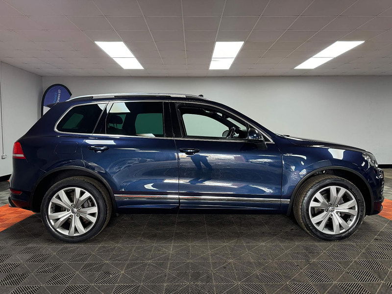 Volkswagen Touareg 3.0 TDI V6 BlueMotion Tech R-Line Tiptronic 4WD Euro 5 (s/s) 5dr 5dr Automatic 2024