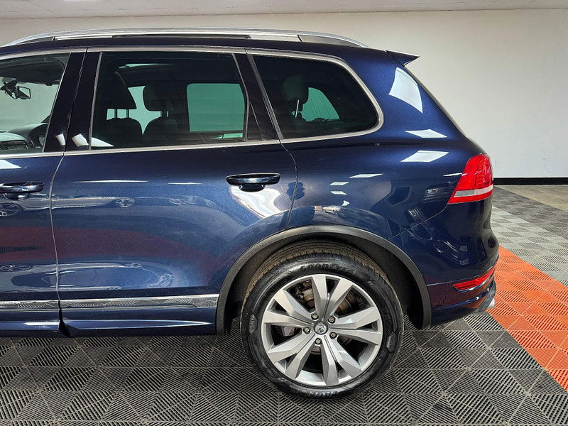 Volkswagen Touareg 3.0 TDI V6 BlueMotion Tech R-Line Tiptronic 4WD Euro 5 (s/s) 5dr 5dr Automatic 2024